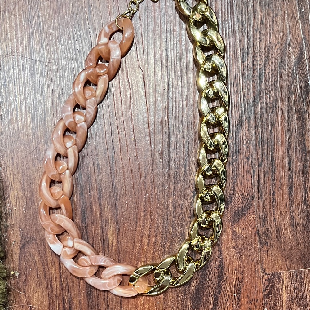 Chic Gold and Pink Chain Necklace - Picture 2 of 3